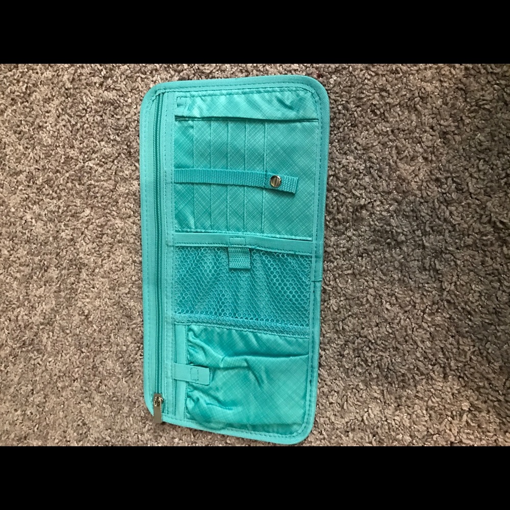 ThirtyOne made in the shade pocket